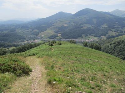 par un sentier bien trac
