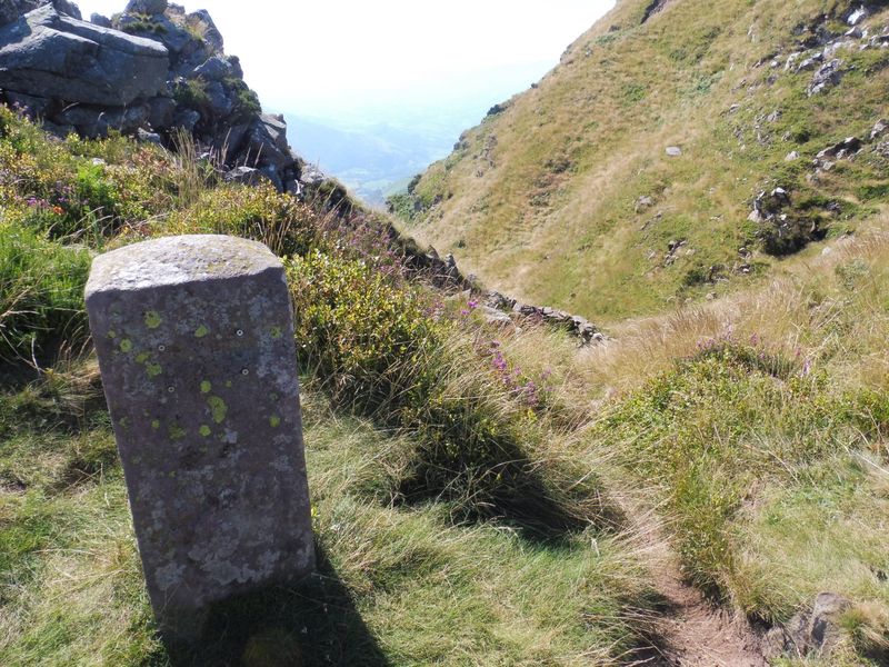 Borne frontire au col d Iparla