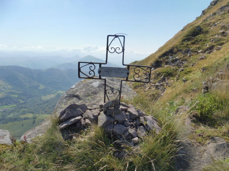 et la croix mtallique  ct