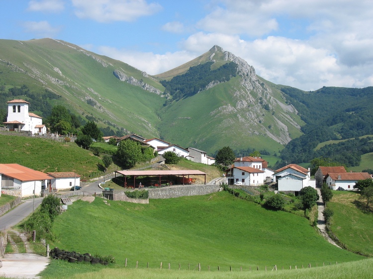 village et pic de Behorleguy