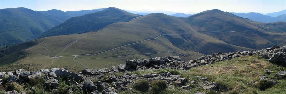 le massif du Txangoa-Leizar Atheka depuis Urkulu